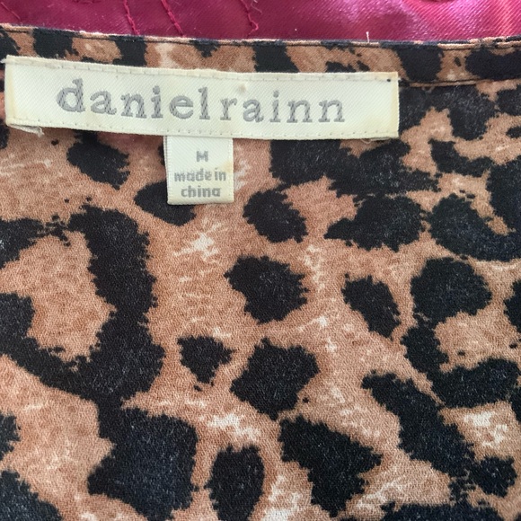 NWOT, 🔥SALE, BUY IT NOW🔥Woman’s animal print tunic top. Size medium. - Picture 7 of 8